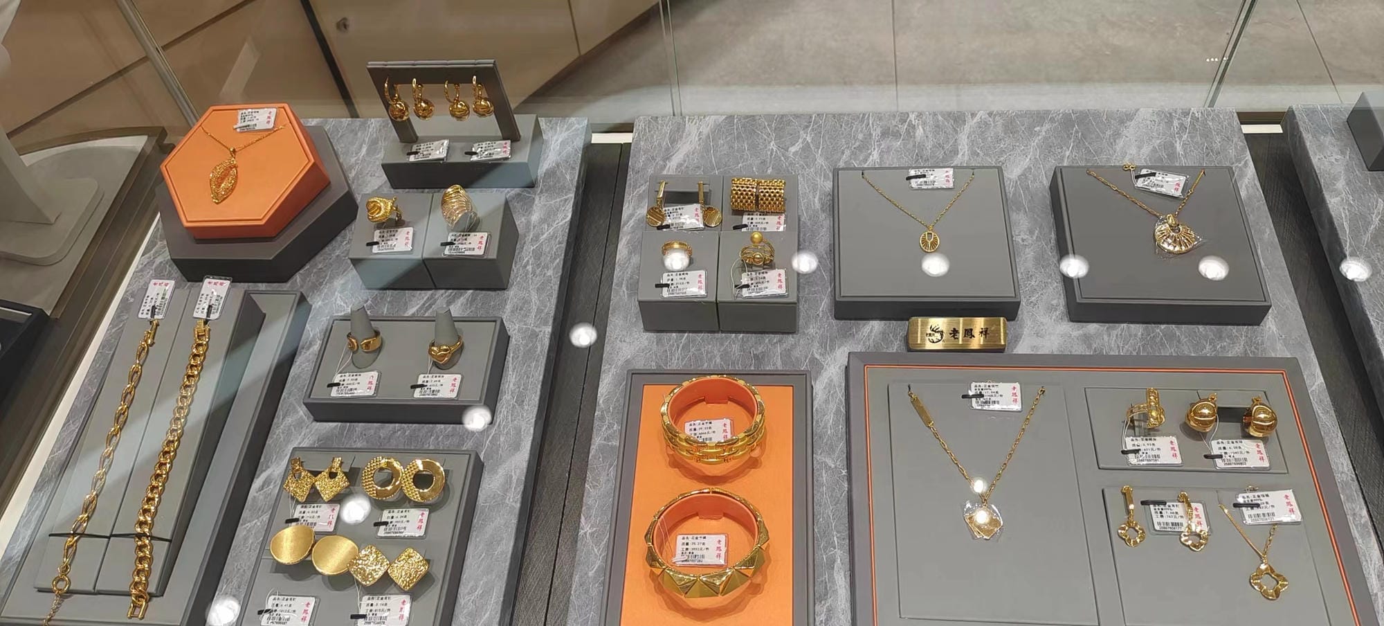 北京蓝色港湾老凤祥藏宝金珠宝照明案例