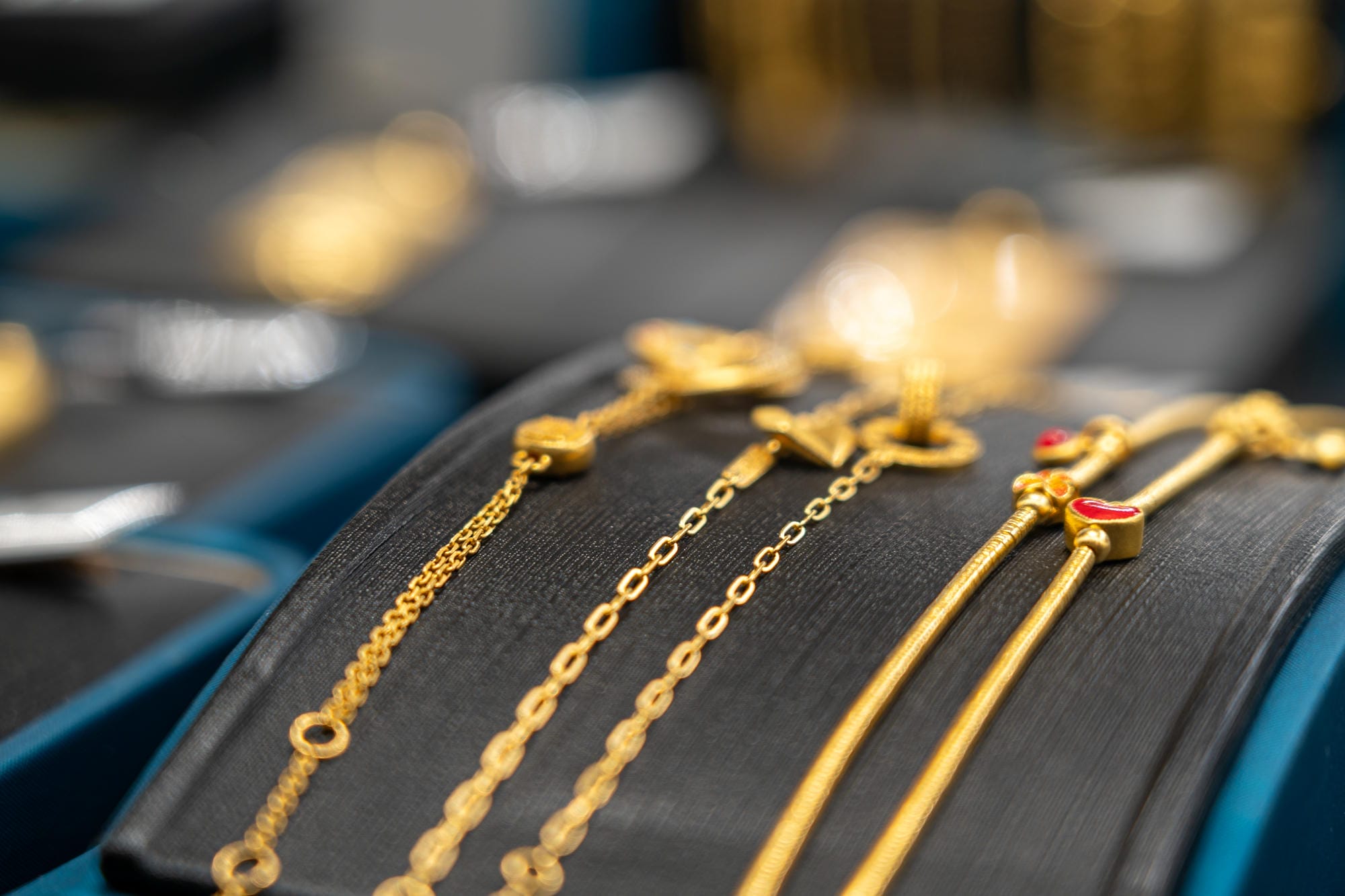 河南郑州老凤祥（亚细亚广场）珠宝照明案例