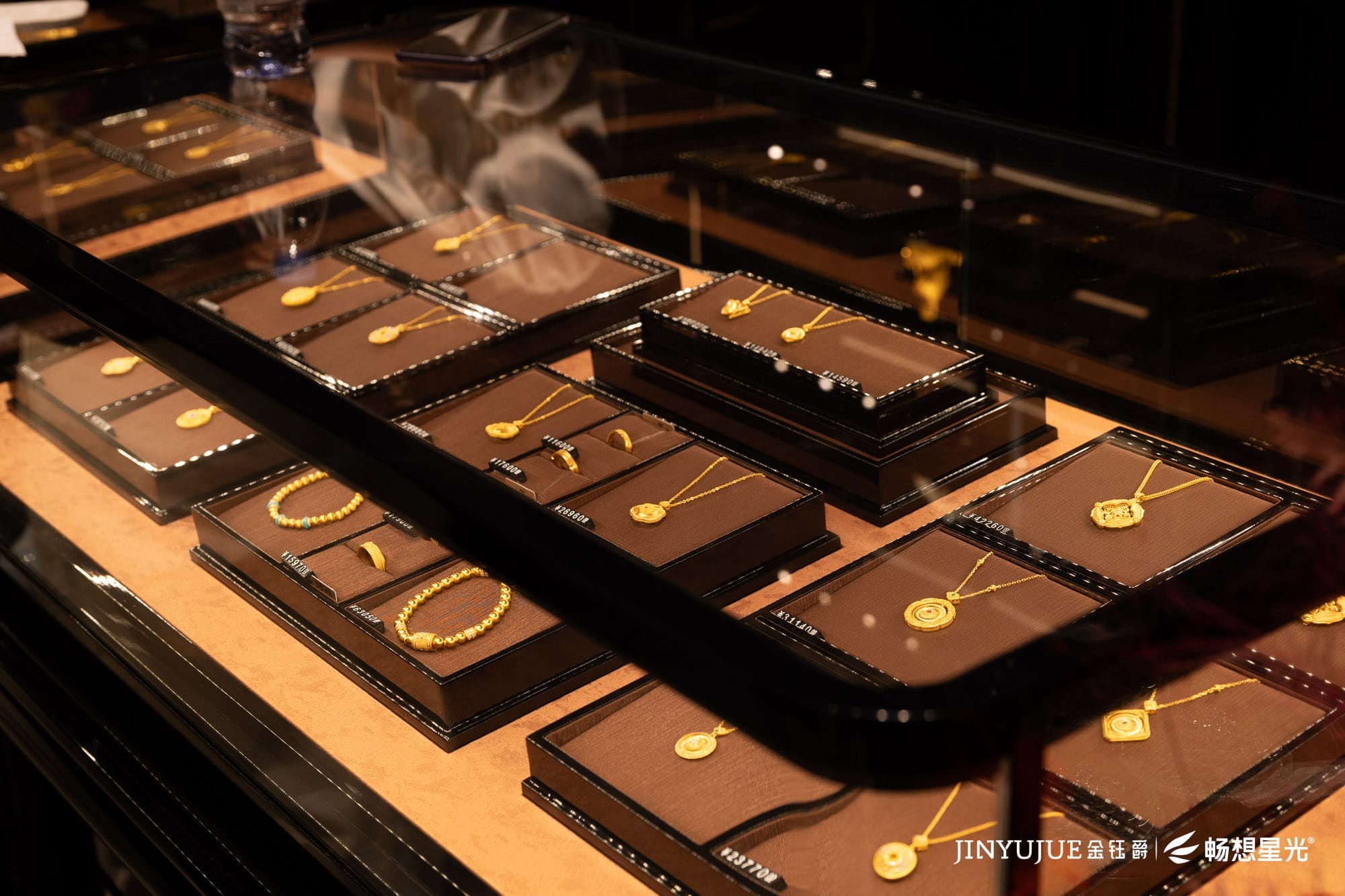 金钰爵珠宝照明案例：用光影科技重构高端珠宝美学体验