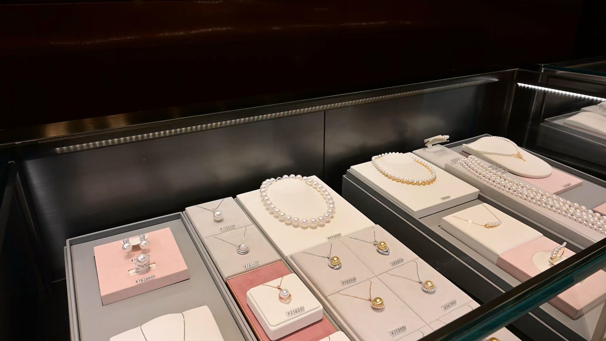 合肥万象城周大福荟馆2.0珠宝照明案例