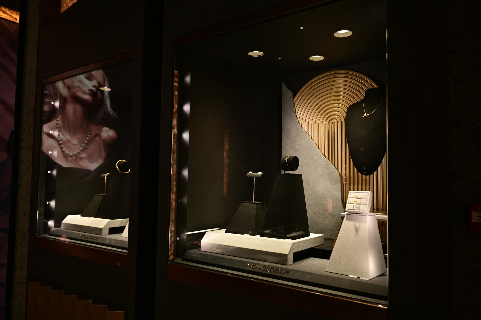 合肥银泰in77独白MONOLOGUE珠宝照明案例