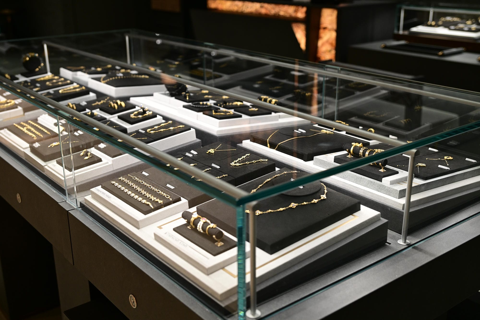 合肥银泰in77独白MONOLOGUE珠宝照明案例