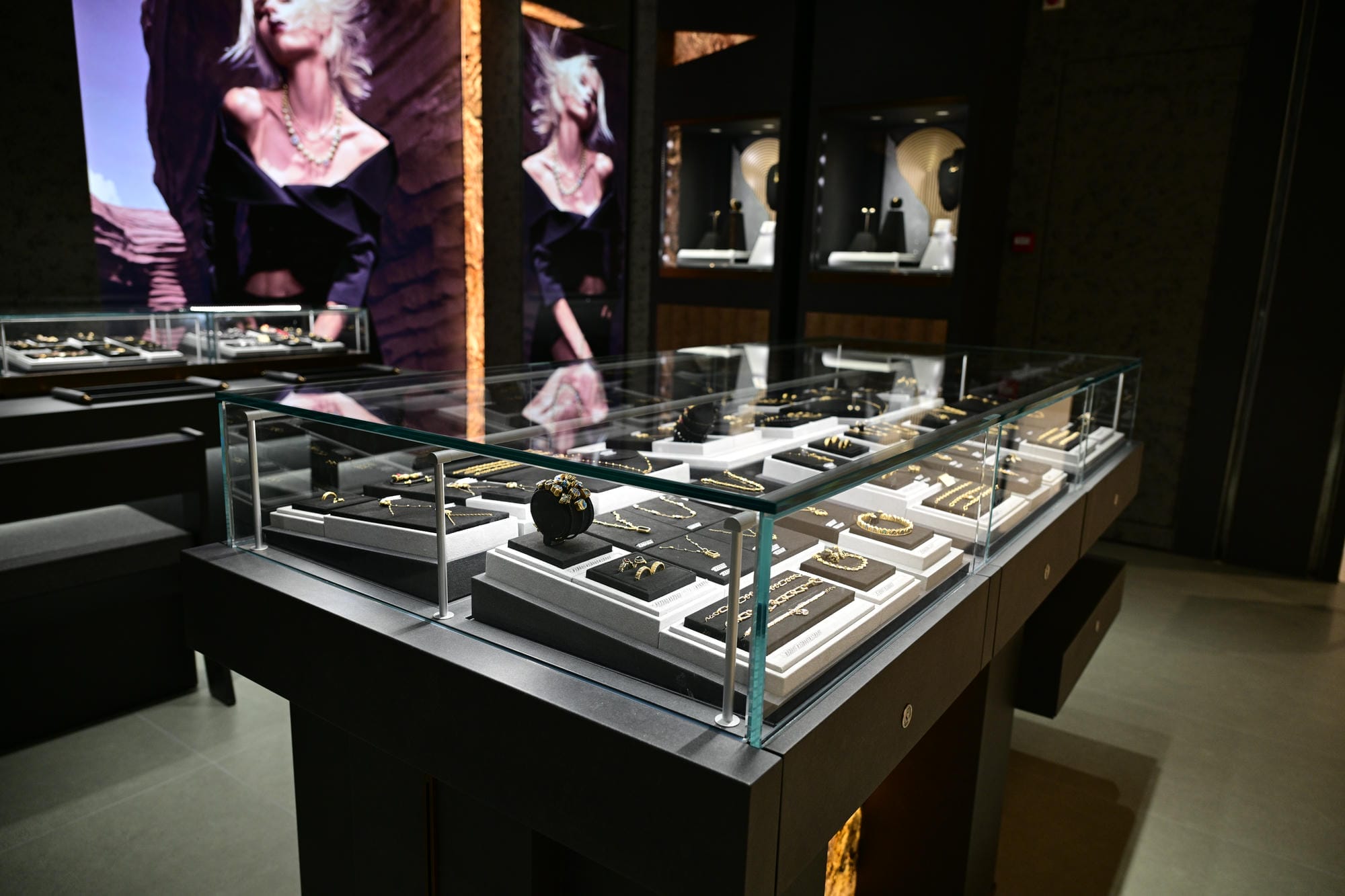 合肥银泰in77独白MONOLOGUE珠宝照明案例