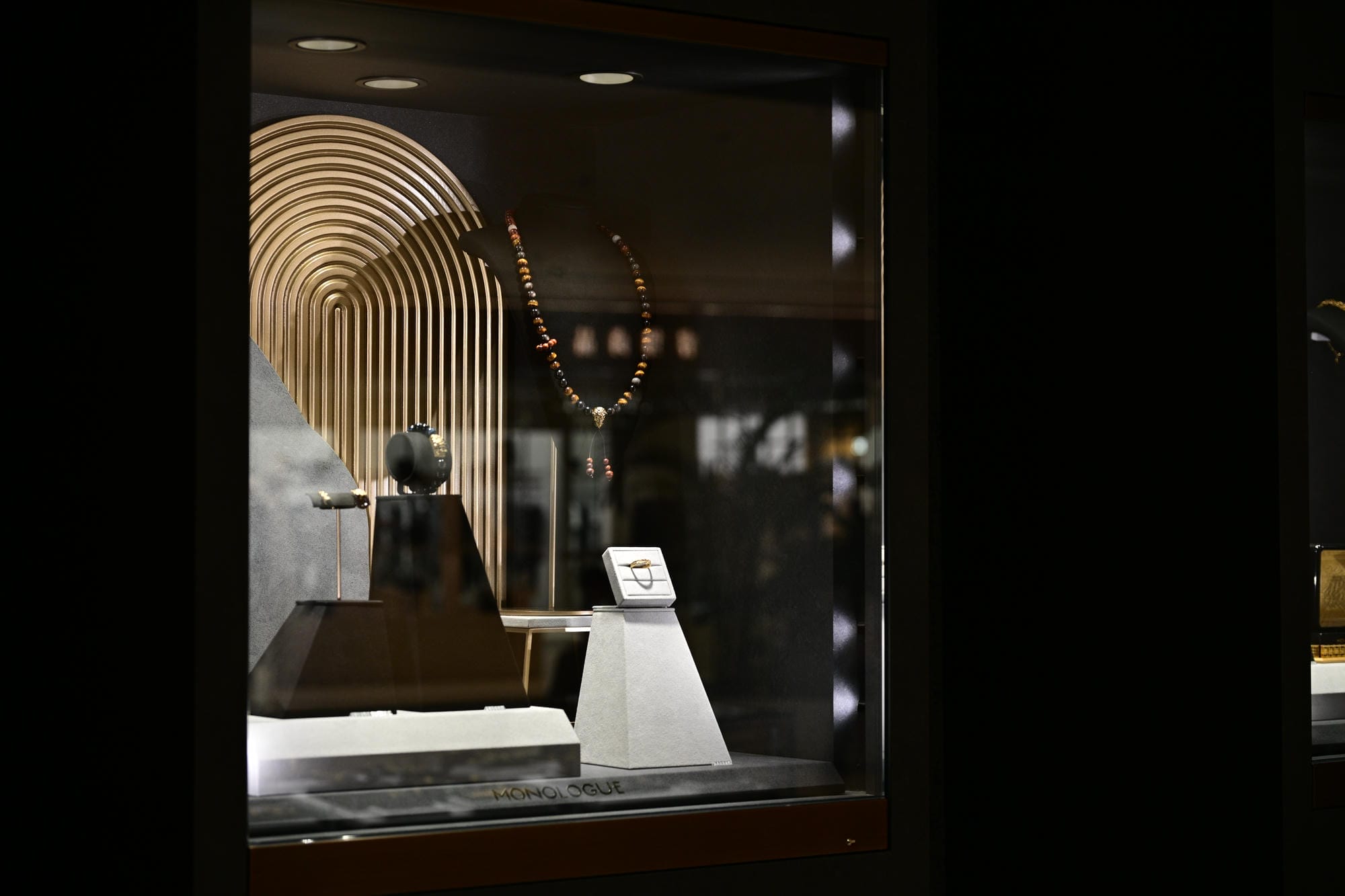 合肥银泰in77独白MONOLOGUE珠宝照明案例