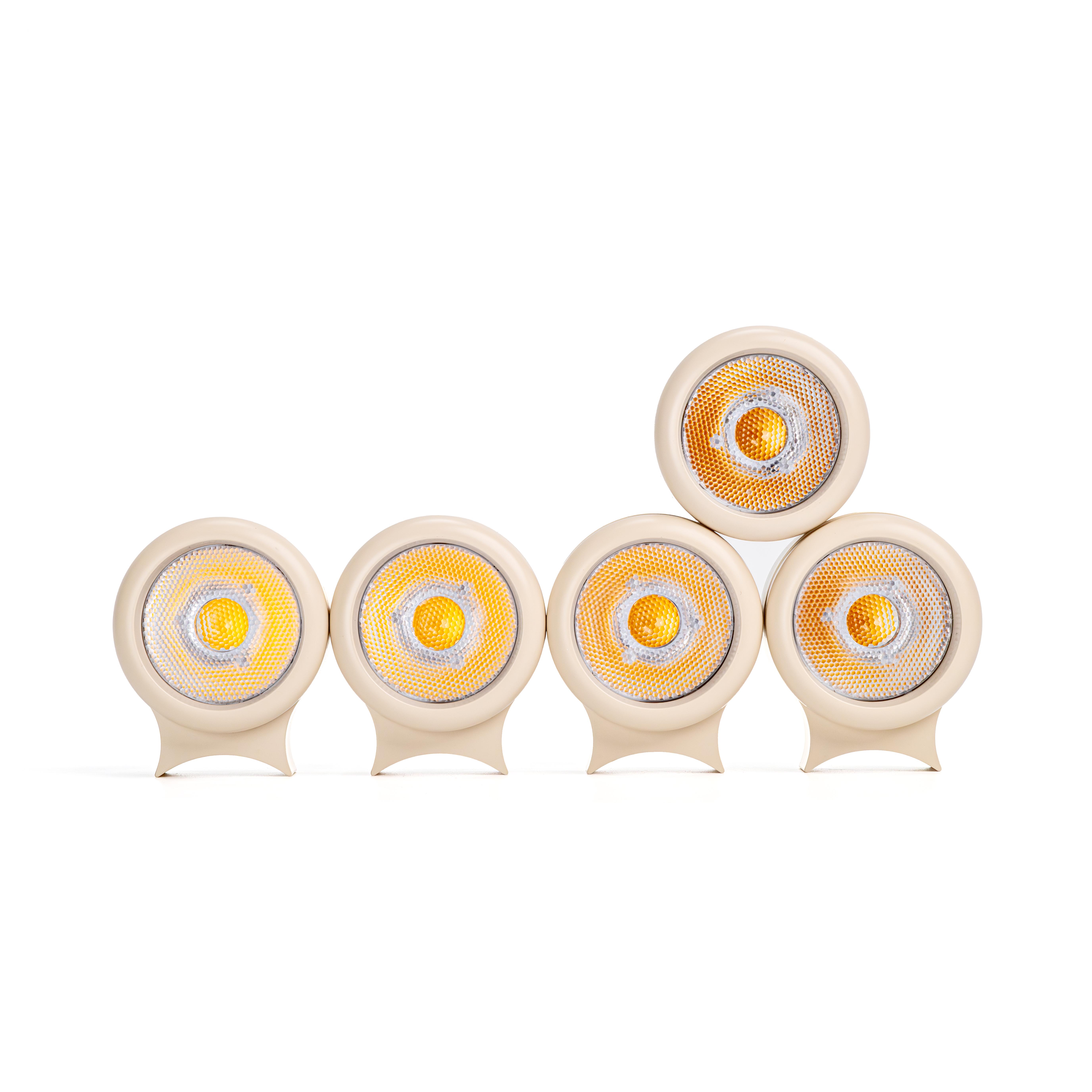 Chain-type track spotlights