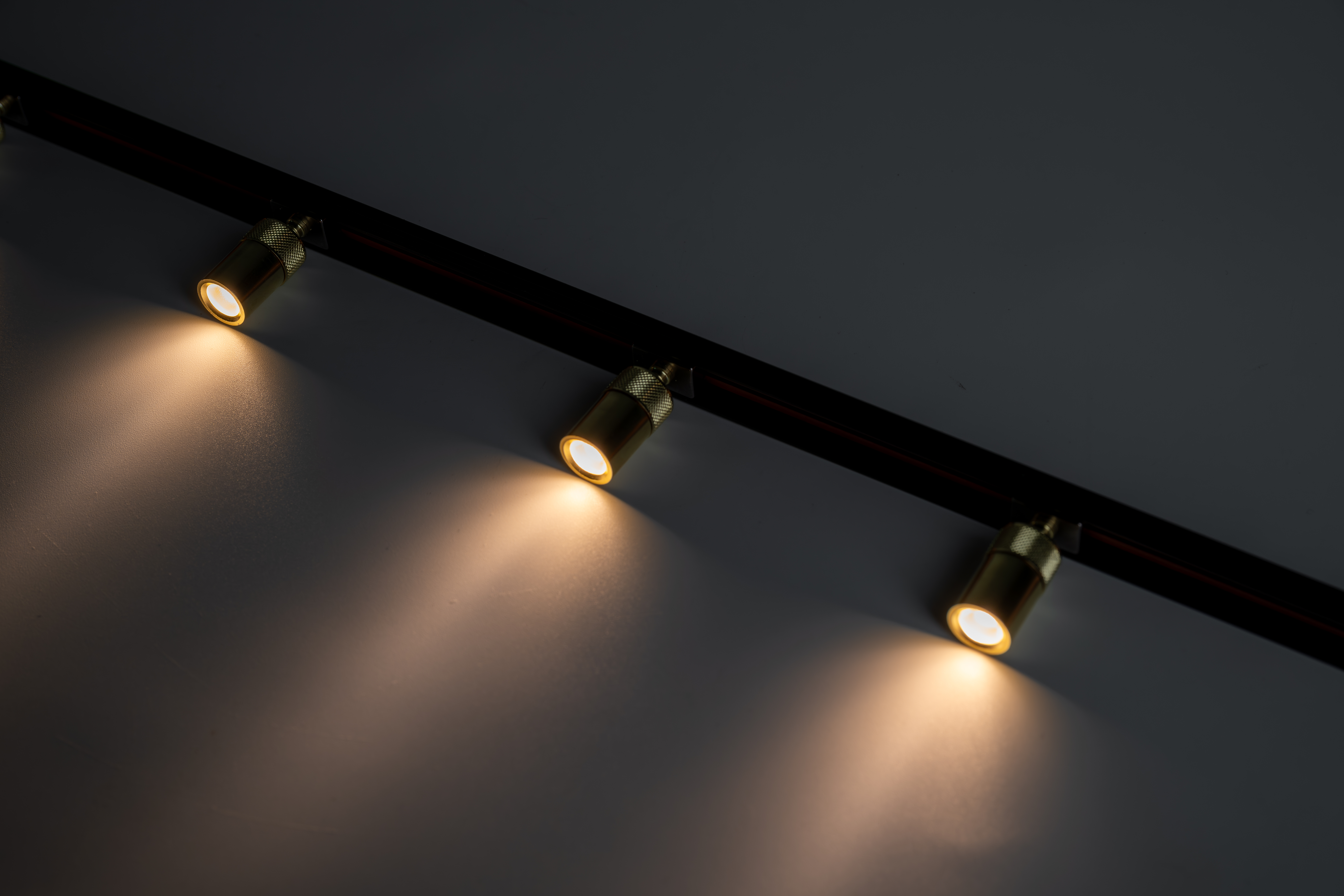 D16 Mini size track spot light