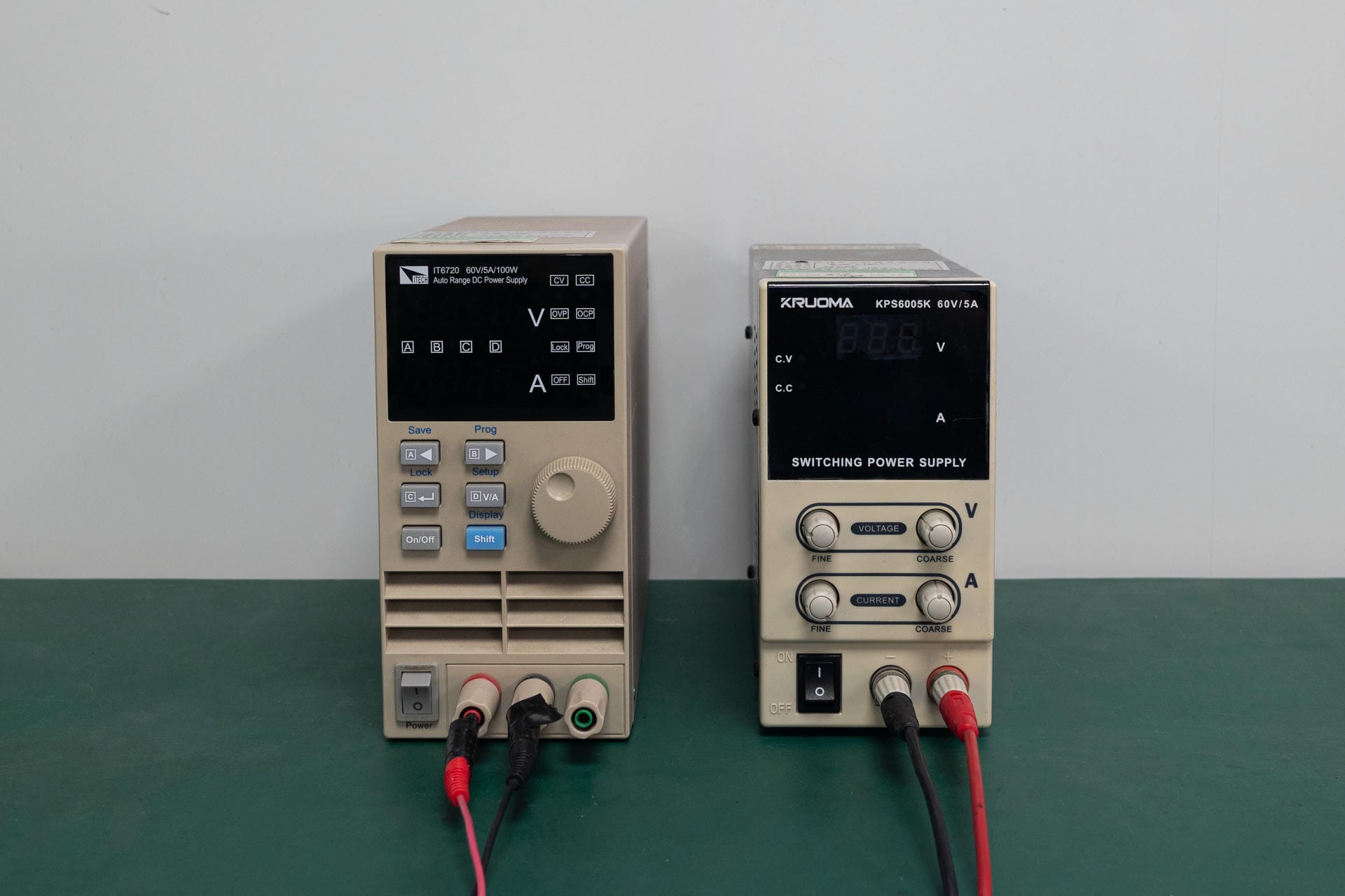 Auto-Ranging DC Power Supply